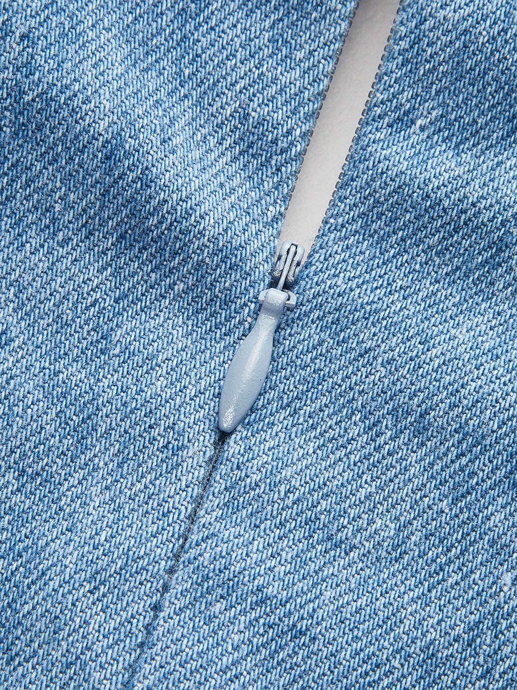 Halter Yaka Toka Detaylı Denim Elbise