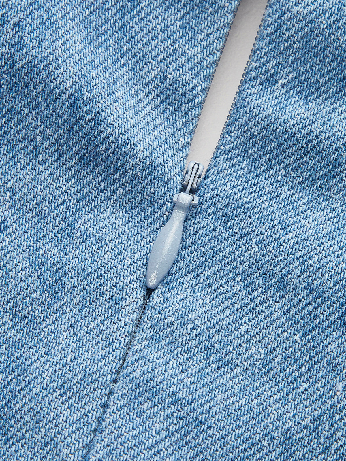 Halter Yaka Toka Detaylı Denim Elbise