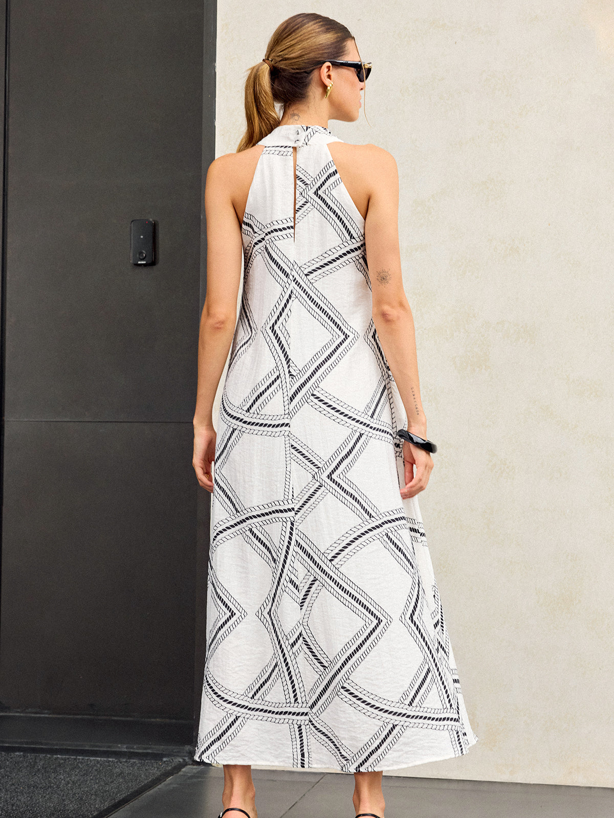 Geometrik Desenli Halter Yaka Maxi Elbise