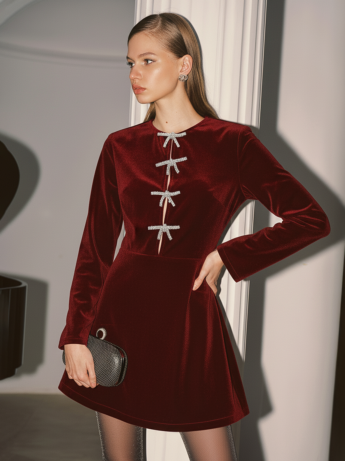 Kristal Fiyonk Detaylı Kadife Mini Elbise