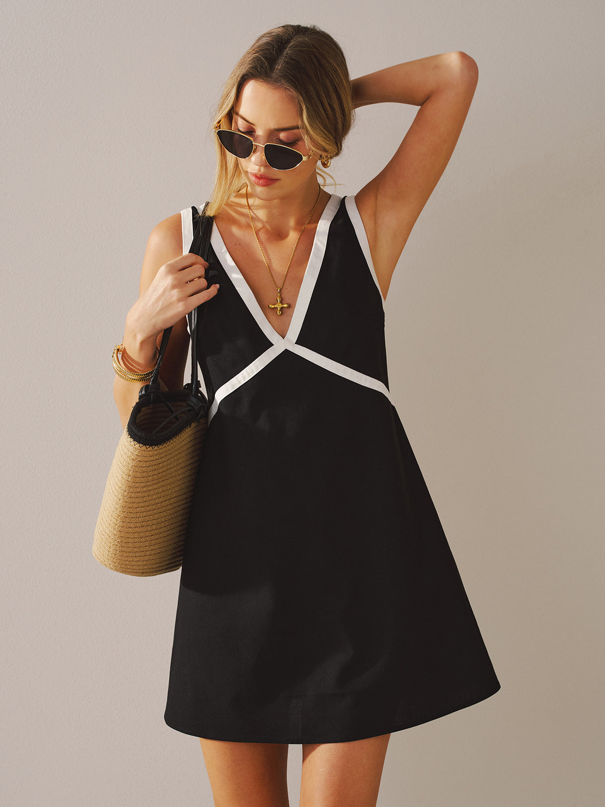 Oversize Kontrast Biyeli Keten Karışımlı Mini Elbise
