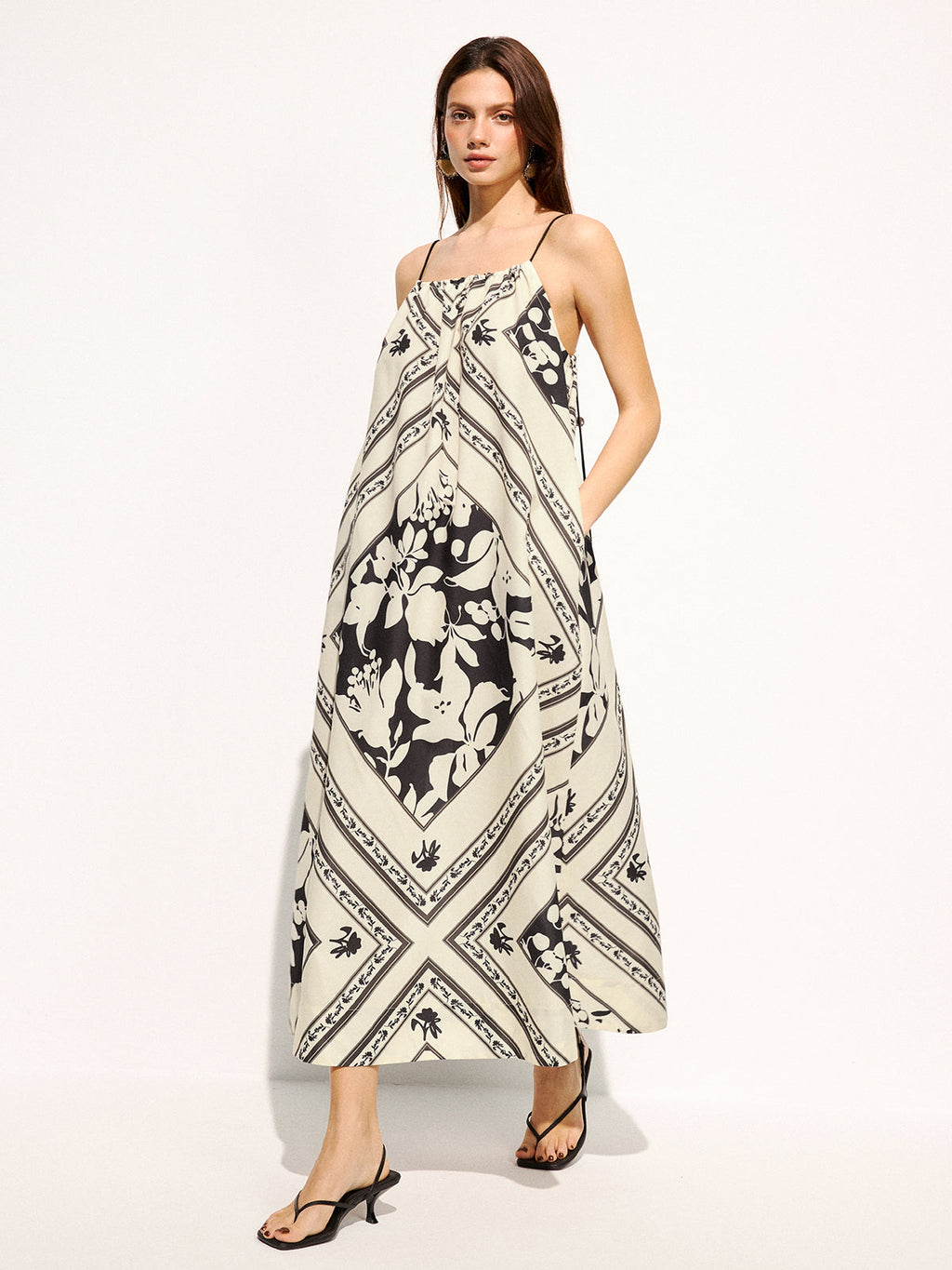 Oversize Çiçek Desenli İnce Askılı Maxi Elbise