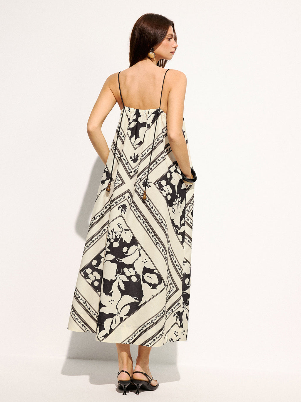 Oversize Çiçek Desenli İnce Askılı Maxi Elbise