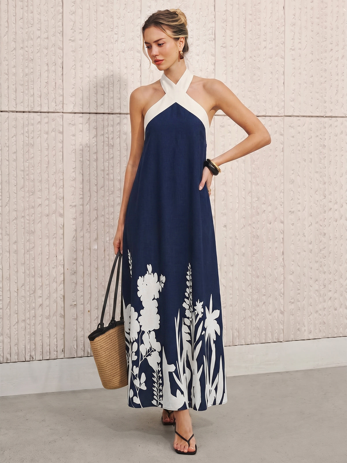Halter Yaka Çiçek Desenli Midi Elbise